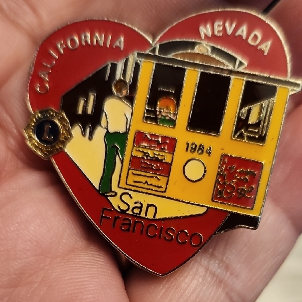 Lions Club California Nevada San Francisco Heart  Souvenir Trading Pin 1984